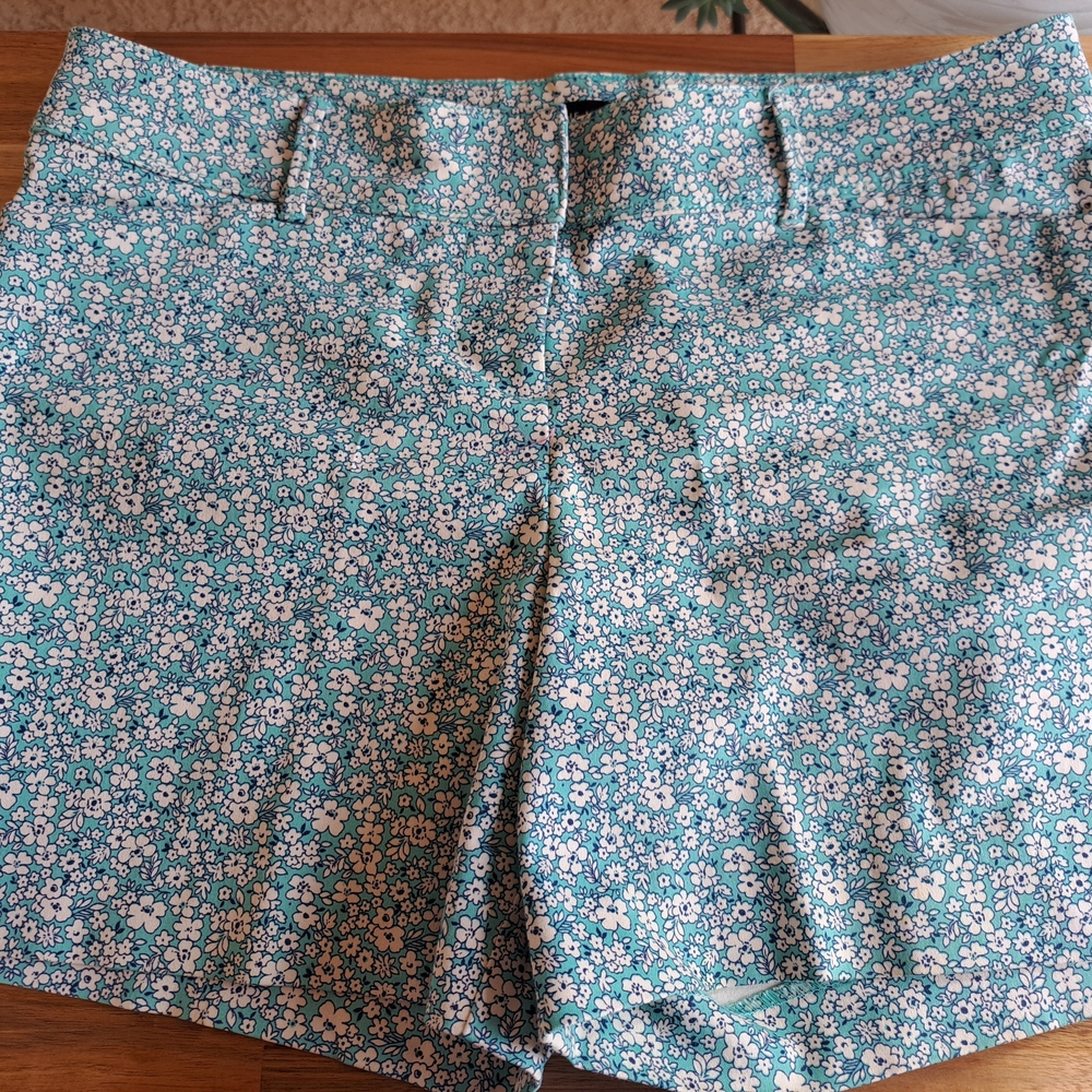Floral Patterned Women's Shorts